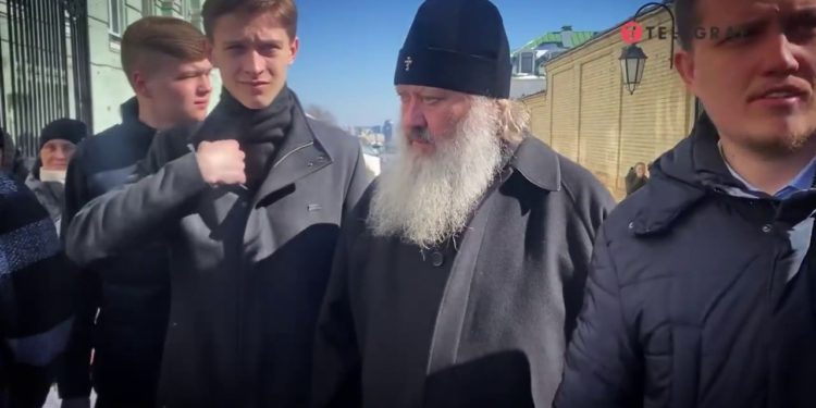 УПЦ МП з Лаври не пішла, комісії працювати не дадуть, “Паша-мерседес” напав на журналістів (ВІДЕО)