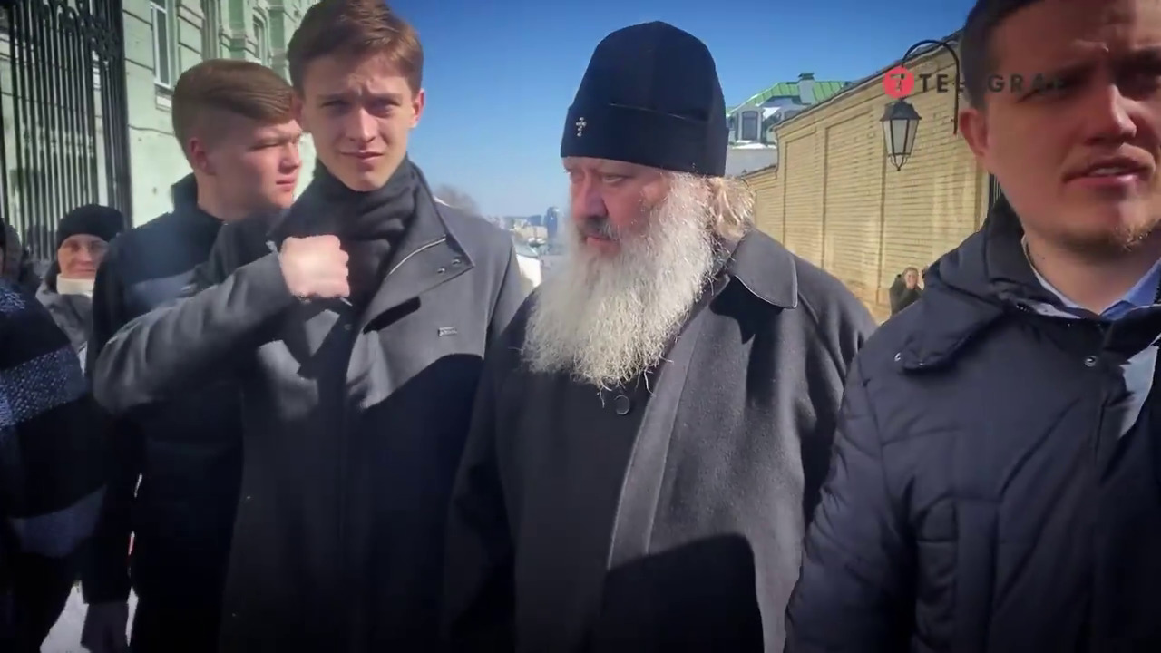 УПЦ МП з Лаври не пішла, комісії працювати не дадуть, “Паша-мерседес” напав на журналістів (ВІДЕО)