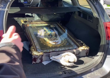 З Лаври намагались вивезти ікону – поліція зупинила авто (ВІДЕО)