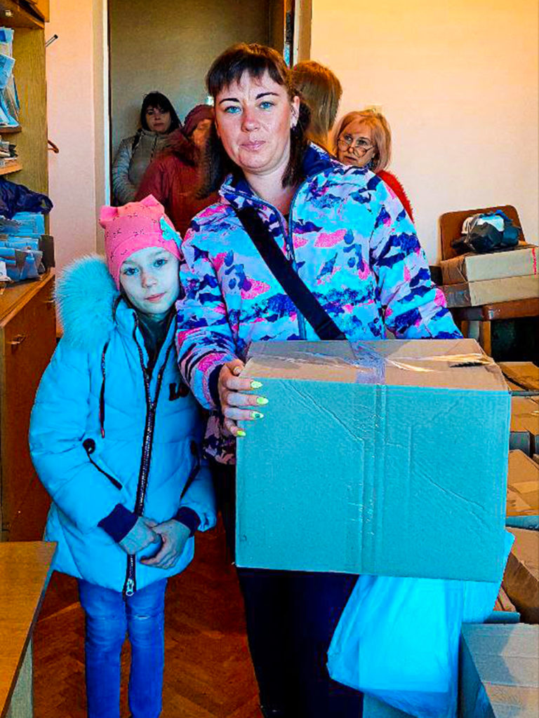Програма екстреної допомоги SOSДІТИ в Миколаєві: ще 35 наборів необхідного приладдя для навчання передано юним миколаївцям (ФОТО) 23