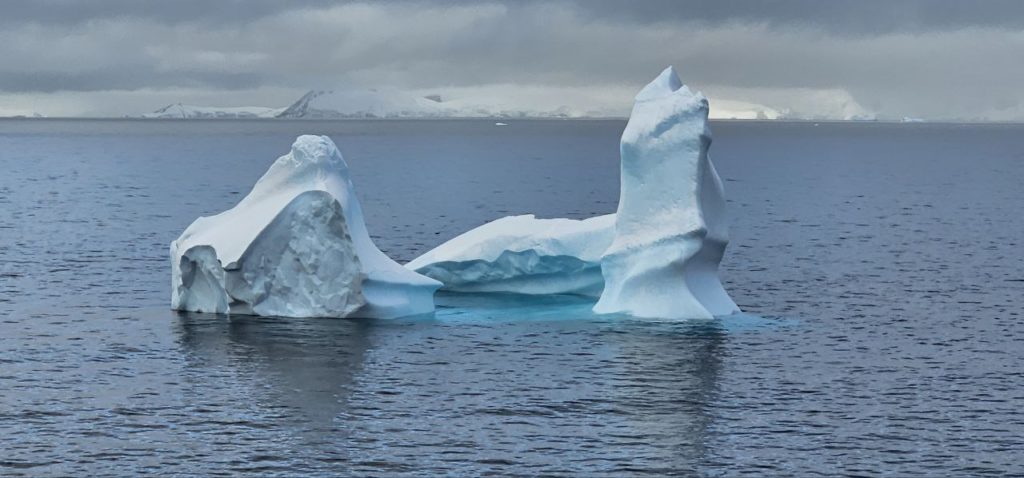 Криголам «Ноосфера» доставив до антарктичної станції «Академік Вернадський» зимівників наступної експедиції (ФОТО) 3