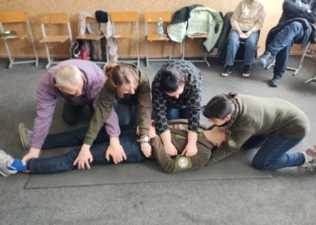 В Миколаєві запустили “КоЛеСо”:  миколаївців вчать основам домедичної допомоги ASM TCCС (ФОТО)