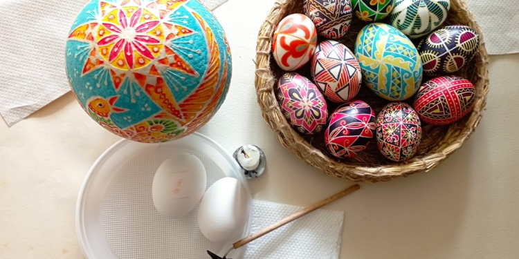 Свято наближається. В Миколаєві вчилися розписувати писанки (ФОТО)