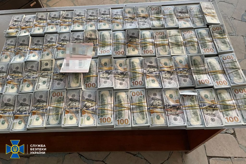 СБУ викрила ділків, які у валізах намагалися завезти в Україну готівку на 37 млн грн., викрадених на ТОТ (ФОТО) 3