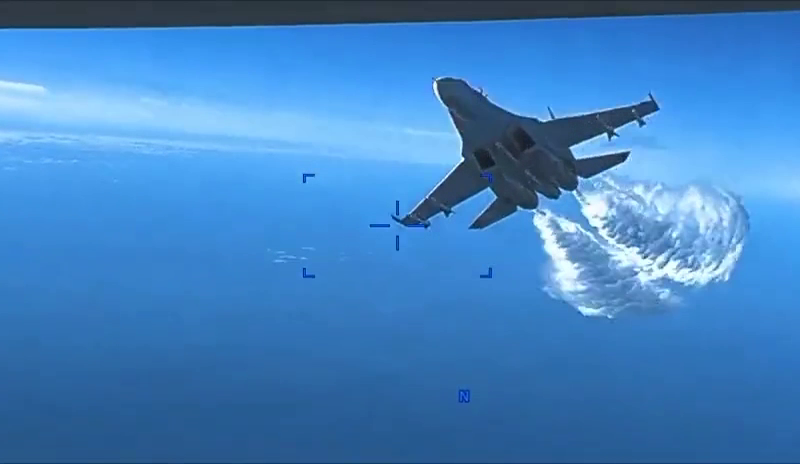 Опубліковане відео атаки російського Су-27 на дрон США (ВІДЕО)