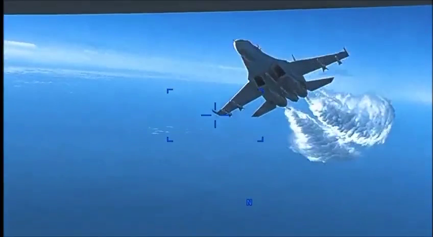 Опубліковане відео атаки російського Су-27 на дрон США (ВІДЕО) 1
