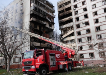 Рятувальна операція в Запоріжжі завершена: від російської атаки загалом 34 людини постраждали, з них троє дітей, одна людина померла (ФОТО)