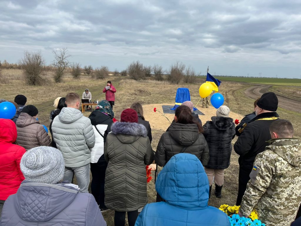 На Миколаївщині відкрили пам’ятник миколаївському льотчику, який загинув рік тому в бою з російськими окупантами (ФОТО) 5