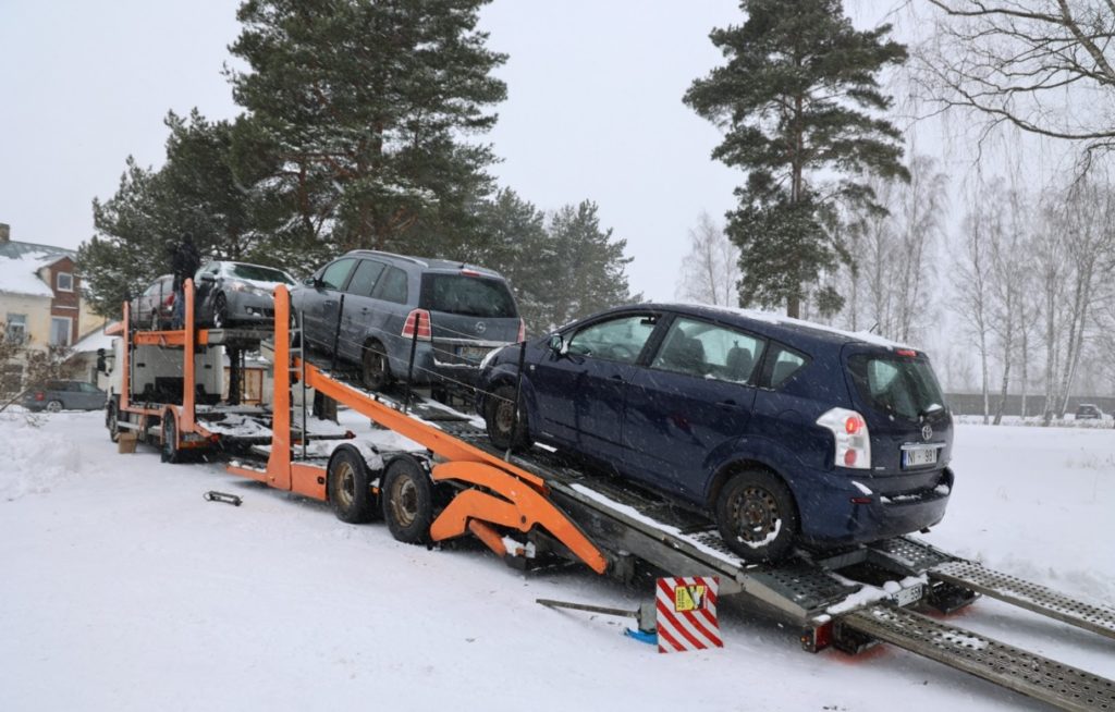 Перші 8 автівок, конфіскованих в Латвії у п’яних водіїв, вирушили в Україну (ФОТО) 5
