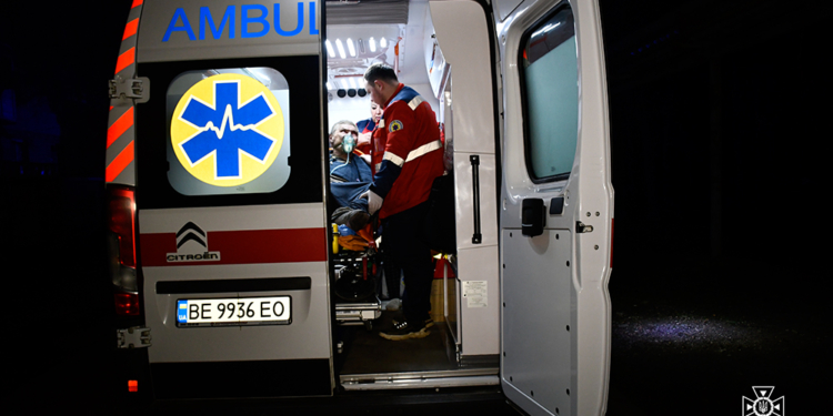 Дві пожежі в Миколаєві, на одній з яких врятували людину, і пожежа автівки: що гасили рятувальники протягом ночі (ФОТО)