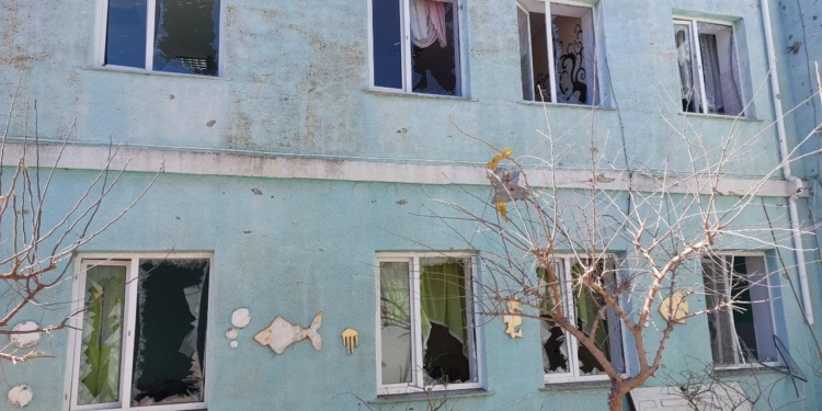 Російські окупанти нанесли ракетного удару по Одещині. Ракети збиті, але їхніми уламками пошкоджено дитячий садок та кілька житлових будинків (ФОТО, ВІДЕО)