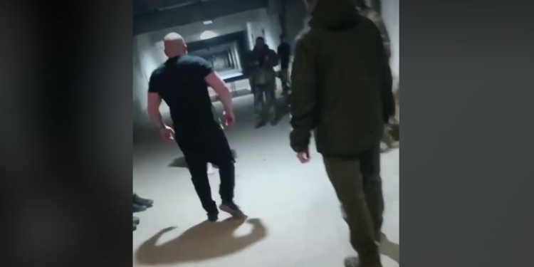 Скандал. В Житомирі офіцер побив строковика, розпочате розслідування, обох відсторонили (ВІДЕО)