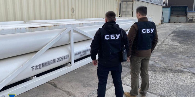 СБУ викрила одеську компанію, яка постачала в рф сировину для виробництва лазерних прицілів (ФОТО)