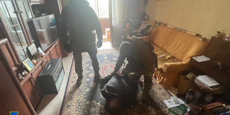 СБУ знешкодила агентів ФСБ з журналістським посвідченням і зв’язками з нардепом – готували ракетні удари по Укрзалізниці (ФОТО)