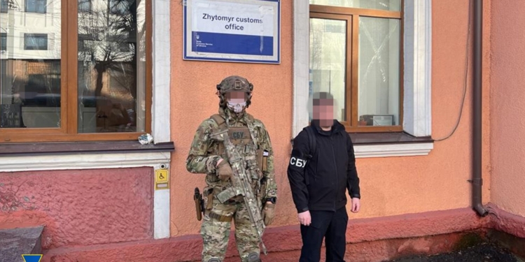 СБУ викрило хабарників на Житомирській митниці – керувала всім начальниця (ФОТО)