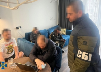 Київський айтішник організував транснаціональне злочинне угруповання – працювали через фішінгові переходи (ФОТО)