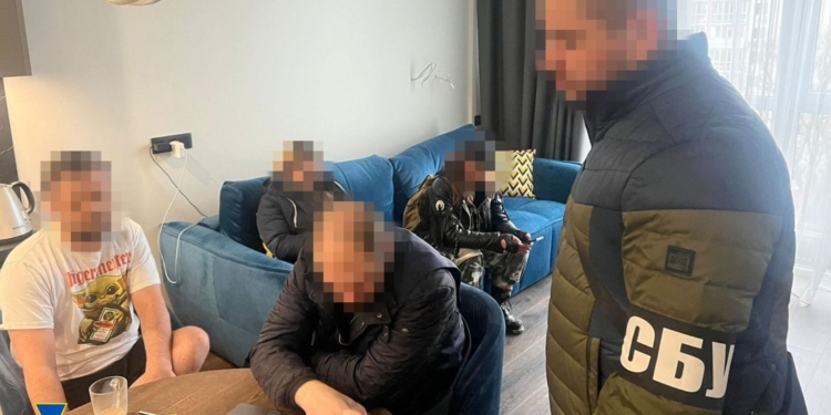 Київський айтішник організував транснаціональне злочинне угруповання – працювали через фішінгові переходи (ФОТО)