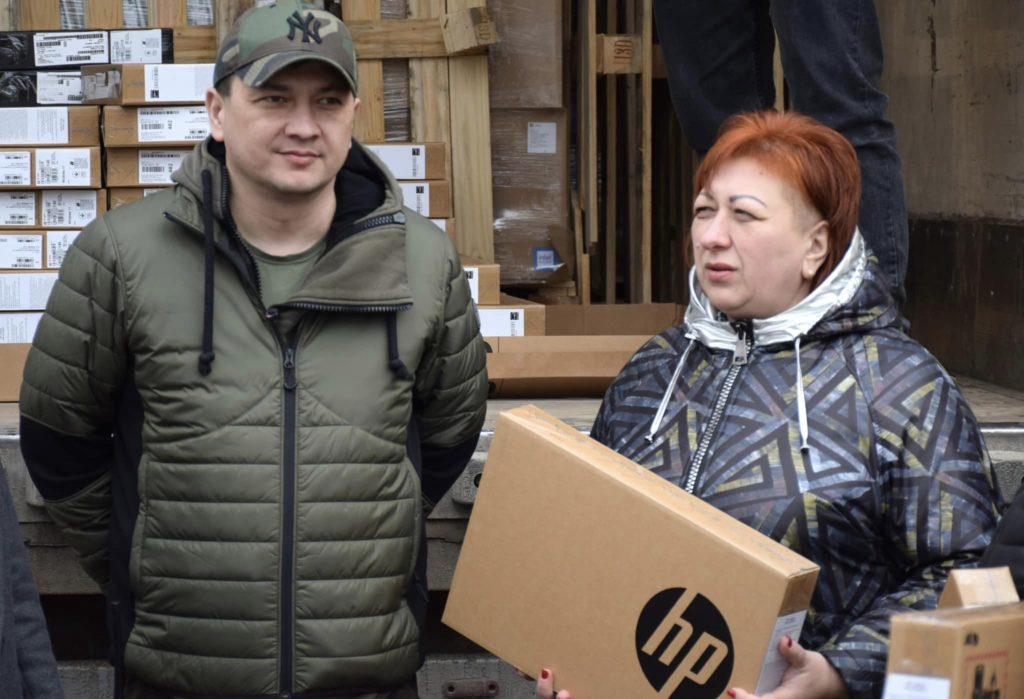 Освітянам Миколаївщини передали понад чотири тисячі ноутбуків (ФОТО) 7