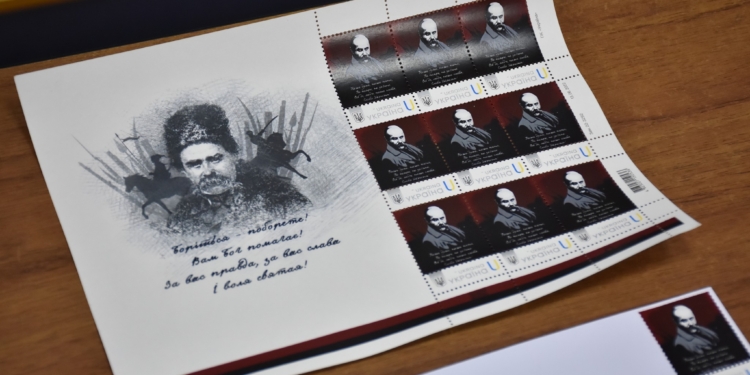 «Батько Нації»: у Миколаєві провели спецпогашення марки до дня народження Кобзаря (ФОТО)