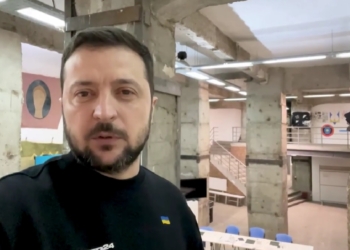 «Ми зробимо все, щоб синьо-жовті кольори продовжили свій визвольний рух, щоб повернули нормальне життя всій нашій землі, від Донецька до кордону» – Зеленський (ВІДЕО)