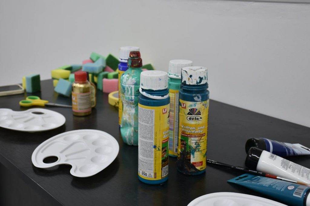 CREA-центр Миколаєва відчинив двері: на першому офлайн майстер-класі малювали… кухонними губками (ФОТО) 9