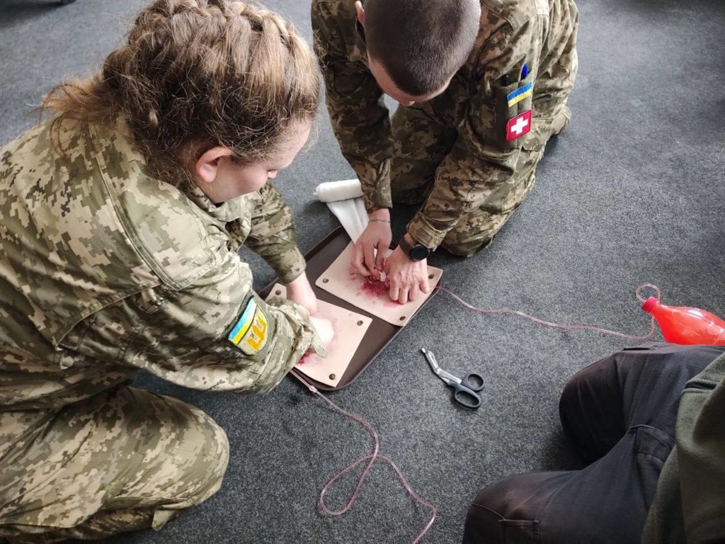 В Миколаєві запустили "КоЛеСо":  миколаївців вчать основам домедичної допомоги ASM TCCС (ФОТО) 9