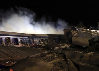 Жахлива аварія в Греції – пасажирський потяг врізався в вантажний. Багато загиблих і поранених (ФОТО)