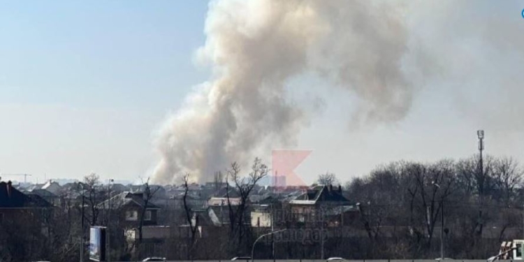 В Краснодарі вибухи і пожежа в районі льотного училища (ФОТО)