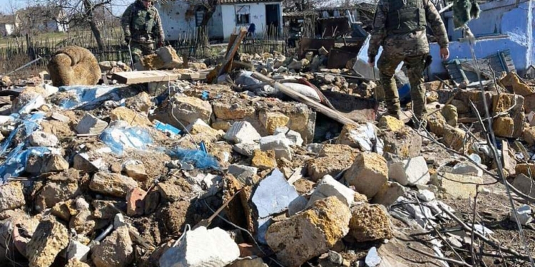 Майже повністю зруйноване село на Миколаївщині: виявлені чергові місця перебування окупантів на деокупованій території Миколаївського району (ФОТО)