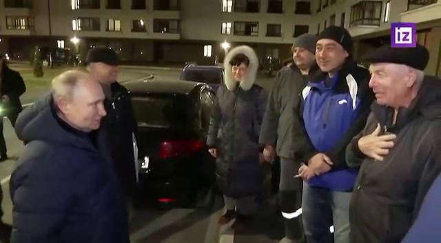 “Ми нах** тут нікому не потрібні”. Жителі Маріуполя обурилися показухою, влаштованою для путіна в зруйнованому місті (ФОТО, ВІДЕО)