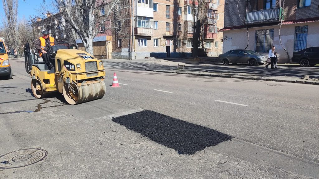 В Миколаєві розпочали ямковий ремонт доріг (ФОТО) 13