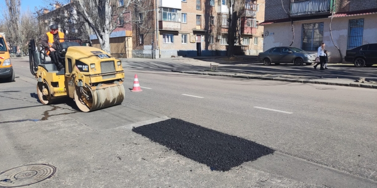 В Миколаєві розпочали ямковий ремонт доріг (ФОТО)