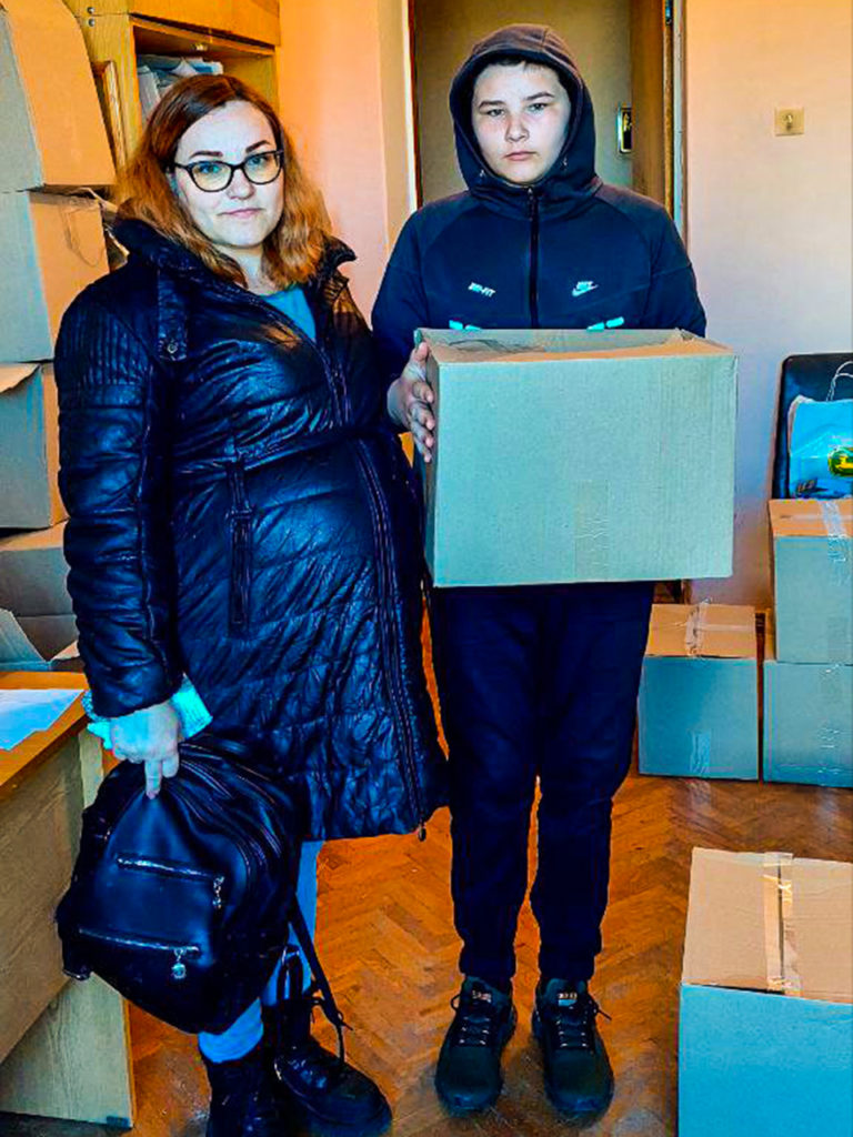 Програма екстреної допомоги SOSДІТИ в Миколаєві: ще 35 наборів необхідного приладдя для навчання передано юним миколаївцям (ФОТО) 13