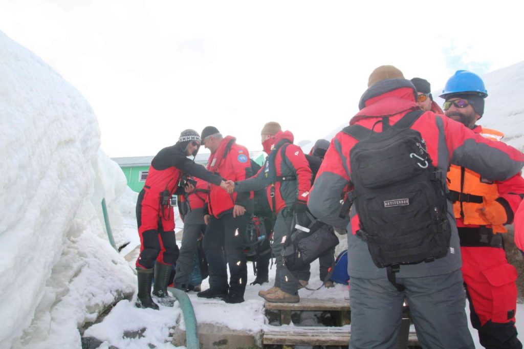 Криголам «Ноосфера» доставив до антарктичної станції «Академік Вернадський» зимівників наступної експедиції (ФОТО) 13