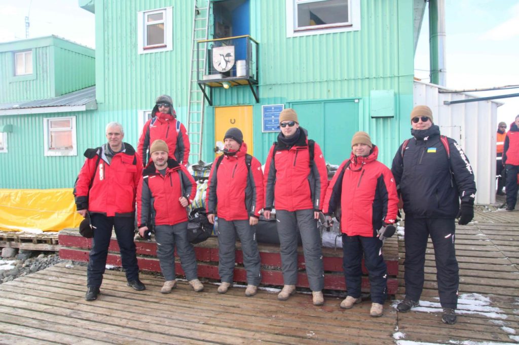 Криголам «Ноосфера» доставив до антарктичної станції «Академік Вернадський» зимівників наступної експедиції (ФОТО) 15