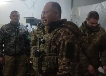 Сирський в Бахмуті нагородив бійців і сказав, що хоче цугцвангу для рашистів (ВІДЕО)