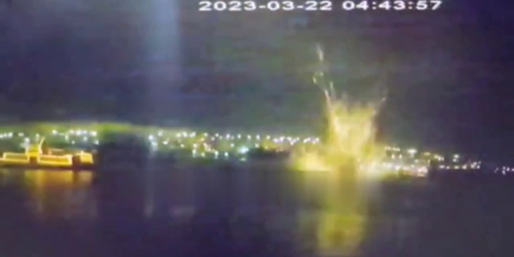 Потужний вибух. Що насправді було в Севастопольській бухті вночі під час атаки дронів (ВІДЕО)