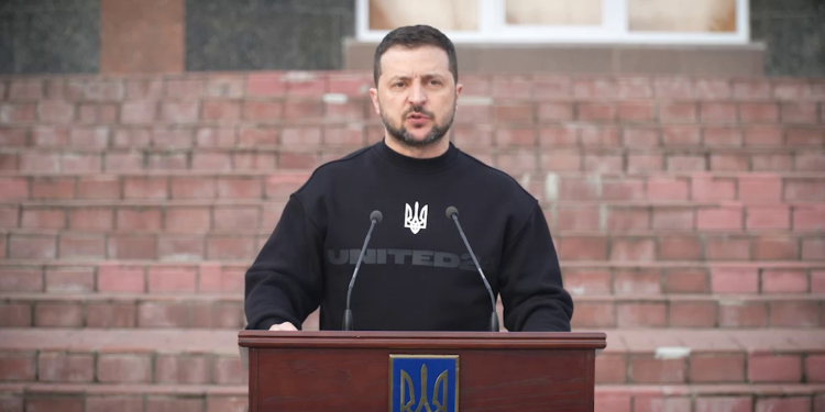 Зеленський вручив Охтирці на Сумщині відзнаку “Місто-герой” (ВІДЕО)