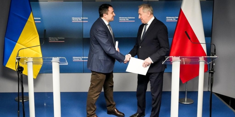 Після протестів фермерів Україна та Польща змінили правила транзиту зерна