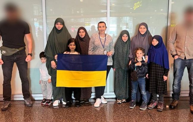 ГУР звільнило в Сирії 2 українки та 6 дітей (ФОТО, ВІДЕО)