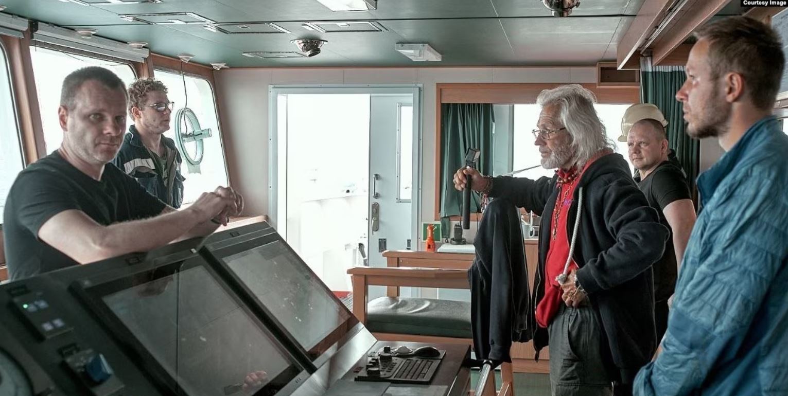 Українські моряки врятували екіпаж російського тримарана, який зазнававарії в Тихому океані (ФОТО)