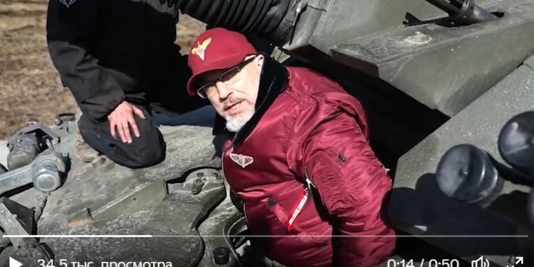 З вітерцем. Резніков показав британські танки Challenger в Україні (ВІДЕО)