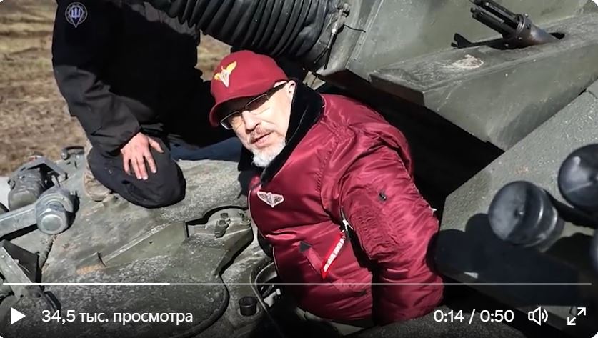 З вітерцем. Резніков показав британські танки Challenger в Україні (ВІДЕО) 3