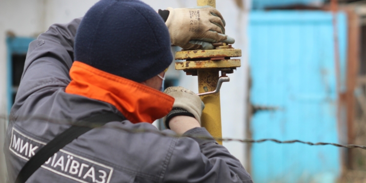 «Миколаївгаз» обіцяє за тиждень повернути газ в домівки мешканців села Прибузьке (ФОТО)