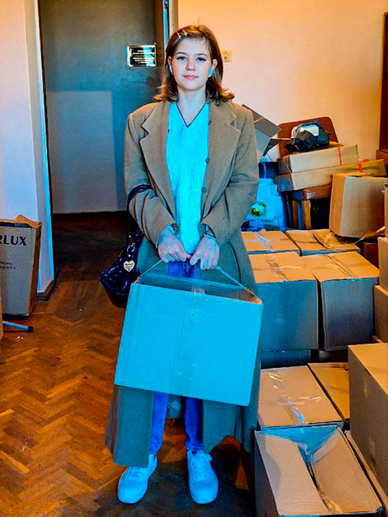 Програма екстреної допомоги SOSДІТИ в Миколаєві: ще 35 наборів необхідного приладдя для навчання передано юним миколаївцям (ФОТО) 17