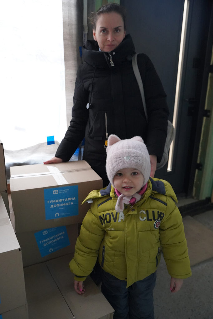 Програма екстреної підтримки SOSДІТИ в Миколаєві: вже видано понад 3,1 тисячі продовольчих наборів сім’ям з дітьми (ФОТО) 17