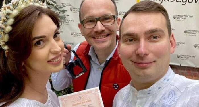 Нардеп із “Голосу” одружився на нардепці із “Слуги”. Розписував міністр (ФОТО)