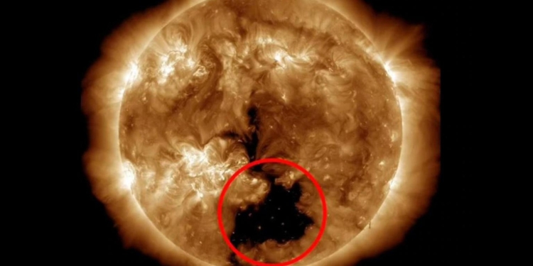На Сонці виявили гігантську діру, більшу за Землю в 20 разів. Чим це нам загрожує, – New York Post (ФОТО)