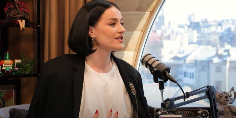 Зірка Жіночого Кварталу підтвердила, що Олена Кравець вже не з ними і розповіла, хто керує колективом (ВІДЕО)