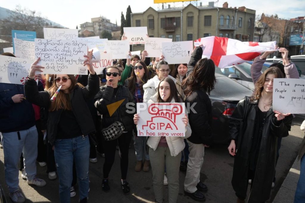 В Тбілісі пройшов жіночий марш, люди збираються на вечірню акцію протесту (ФОТО, ВІДЕО) 2